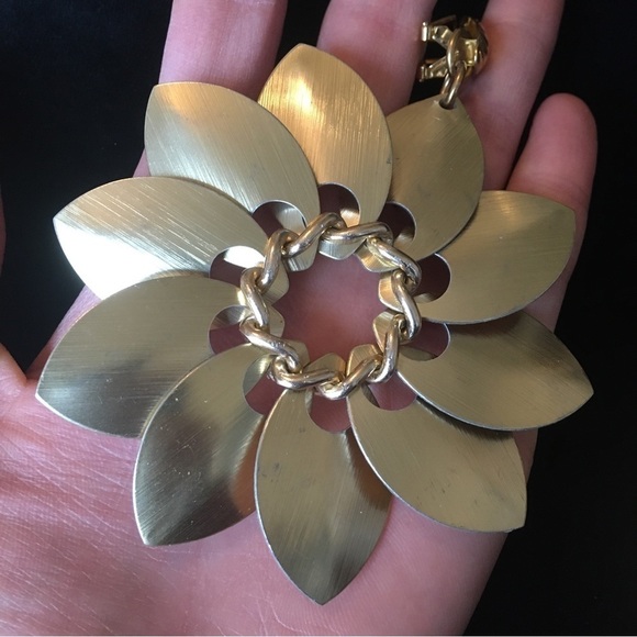 Vintage Retro Large Fan Flower Earrings - Picture 7 of 9
